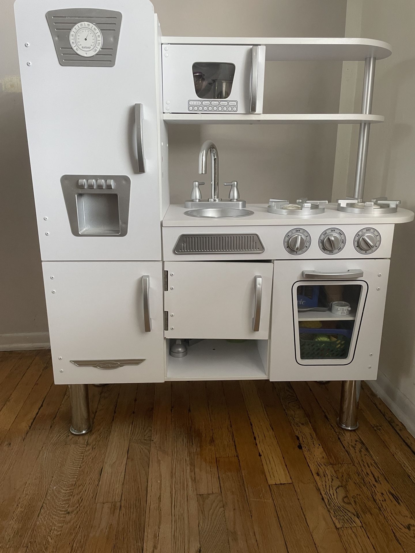 Kidscraft Play kitchen