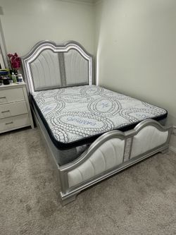 Queen Size Pillow Top Matress 12" Thick Brand New Mattress. Delivery Available.  Brand New Mattress 