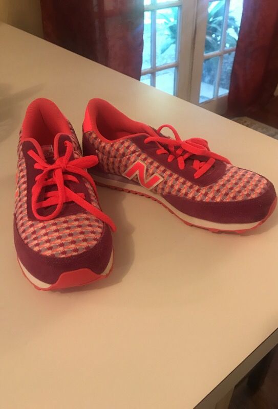 Worn 1 time. Women’s New Balance shoes. Size 6.5