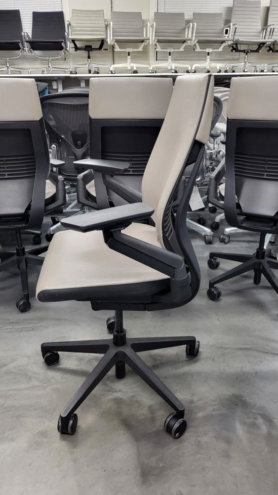 Rarely Used! Steelcase Gesture Chair