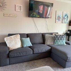 Immaculate Gray Sectional Movable Chaise 