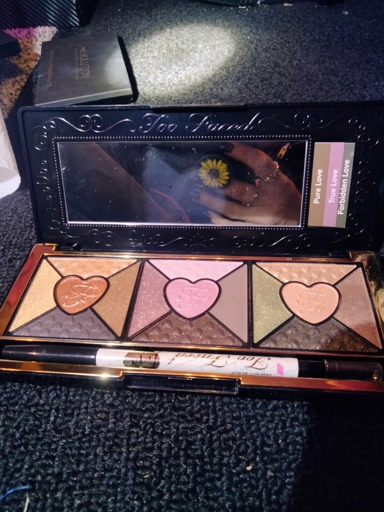 Two Faced Love Makeup Pallet