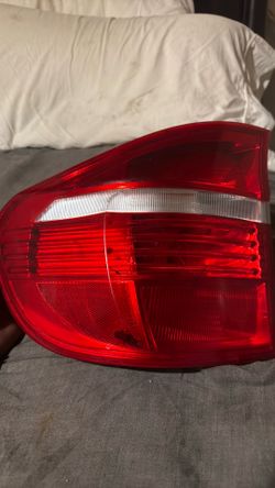 2007-2010 BMW X5 DRIVERS SIDE TAIL LIGHT HALLOGEN OEM USED