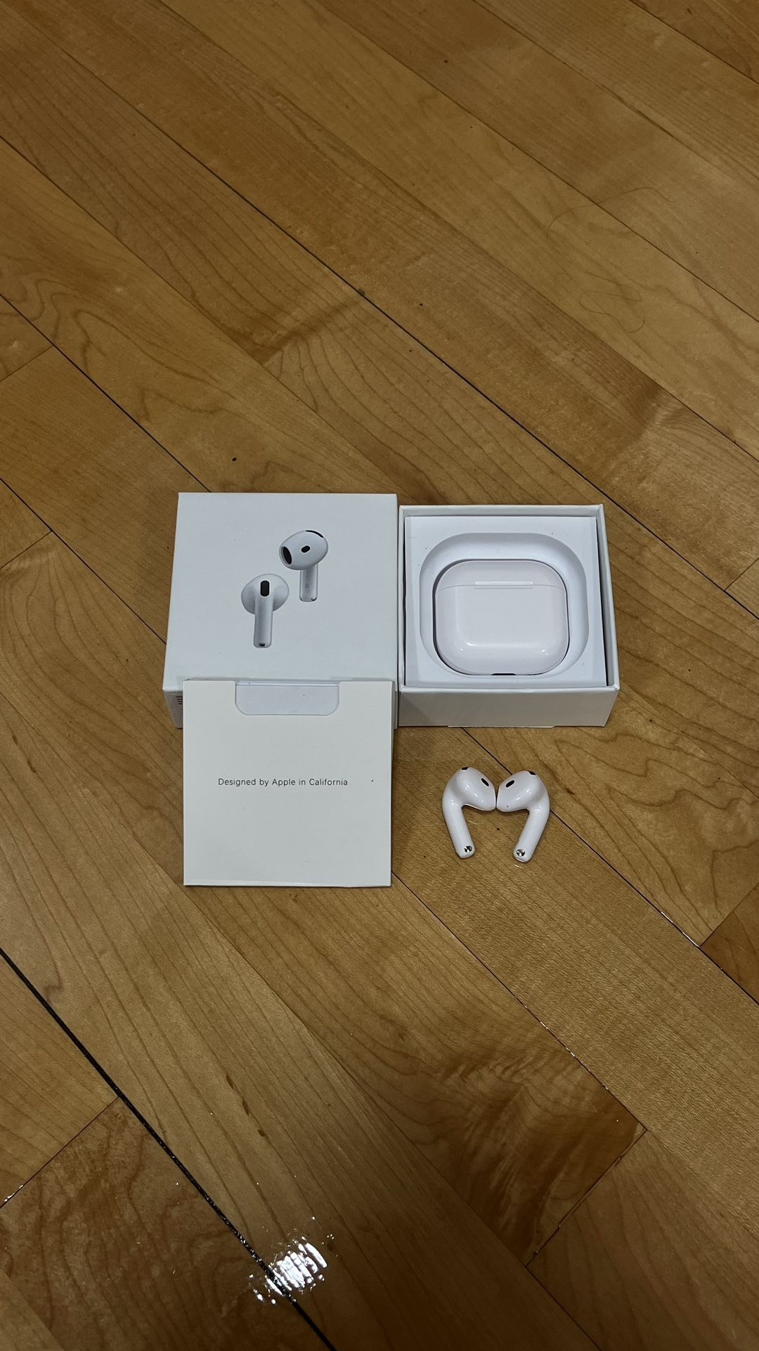 Apple Airpods 4 with ANC (active noise cancellation)