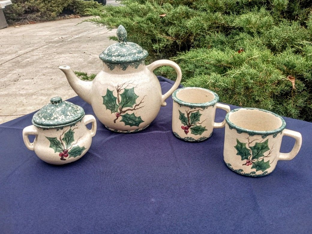 HOLLY BERRY STONEWARE TEA SET