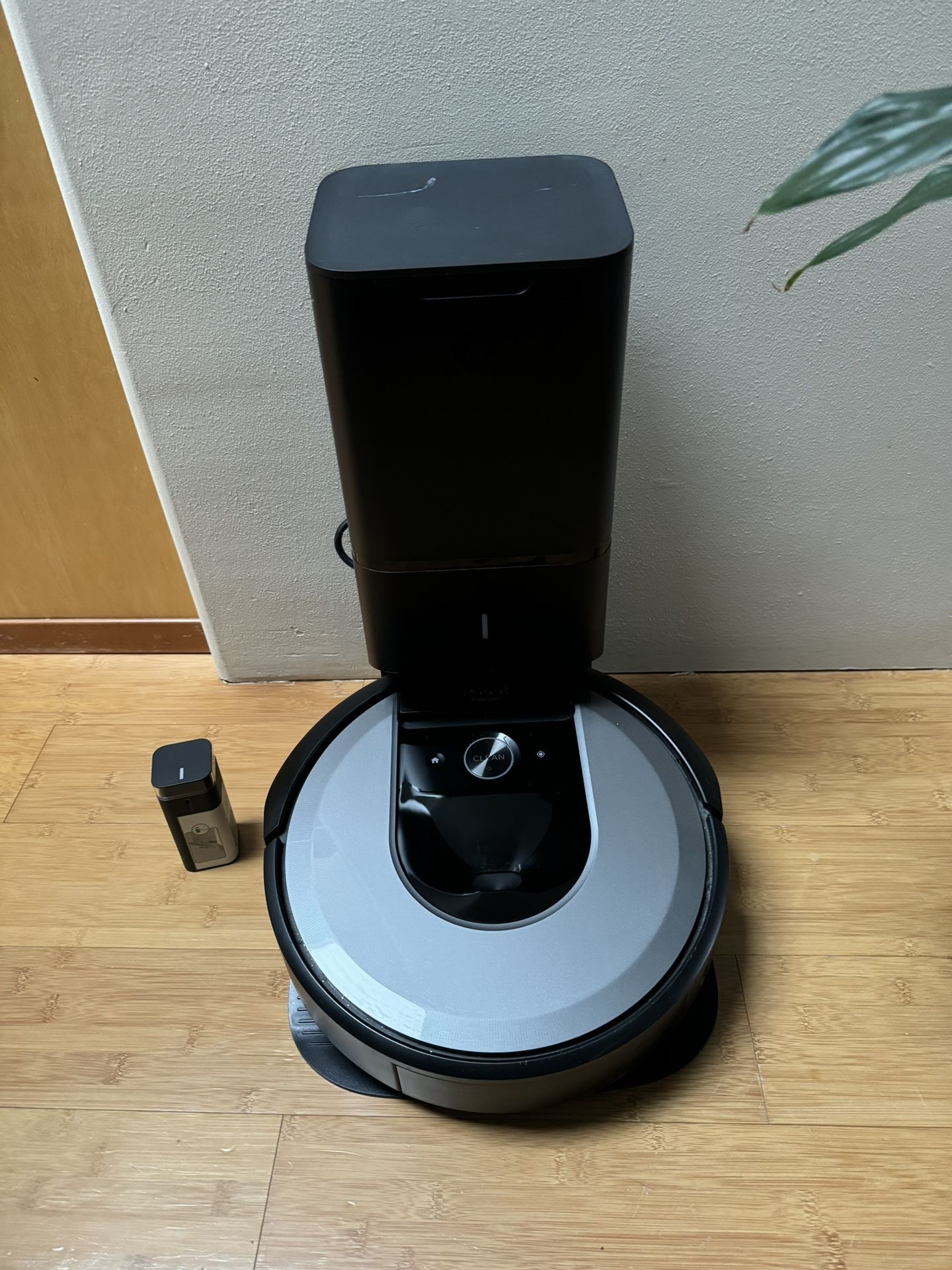 iRobot Roomba (barely used)