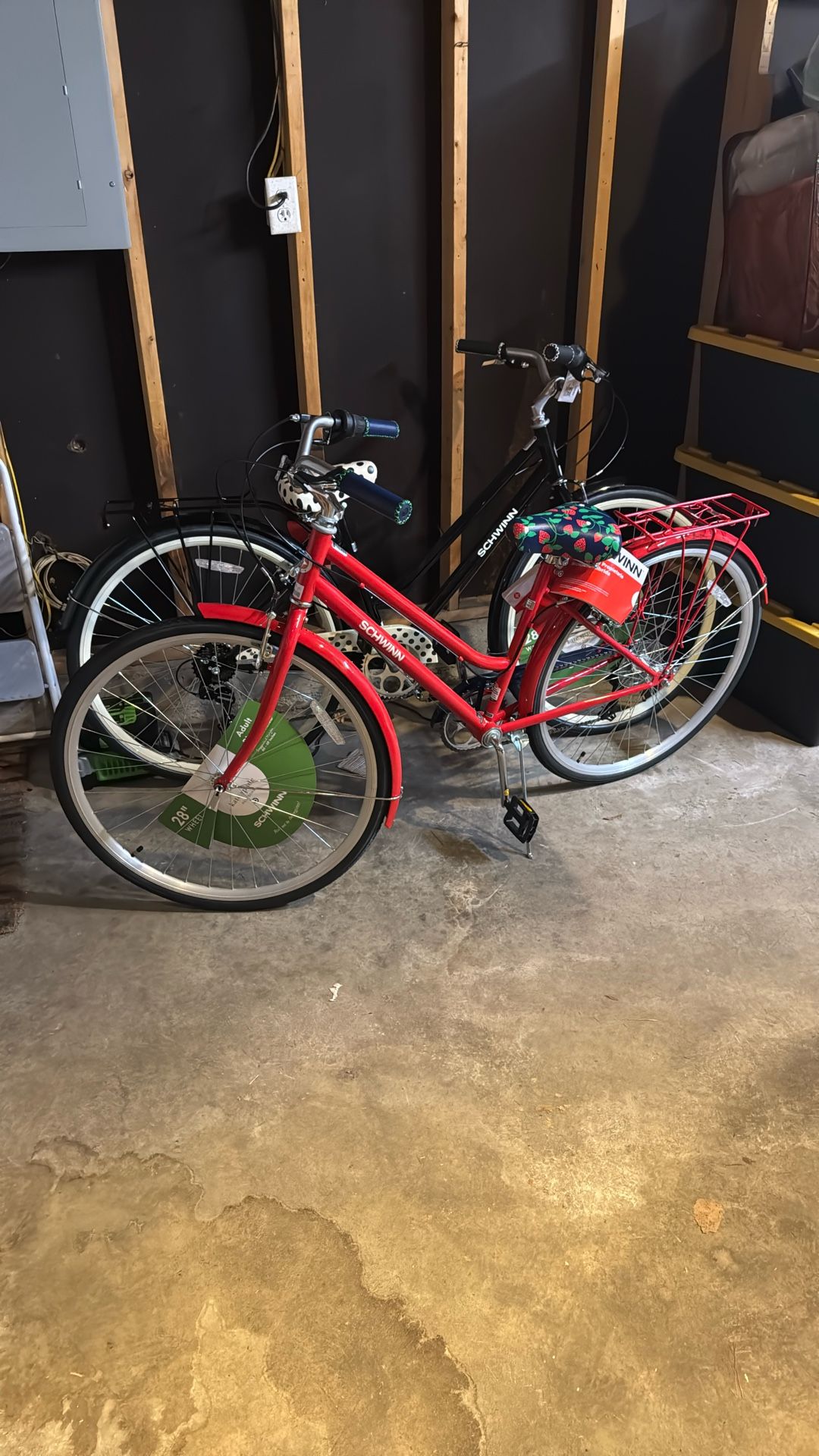 Schwinn Kate Spade x Target: Adult women’s Bike 700c/28” Strawberry Print