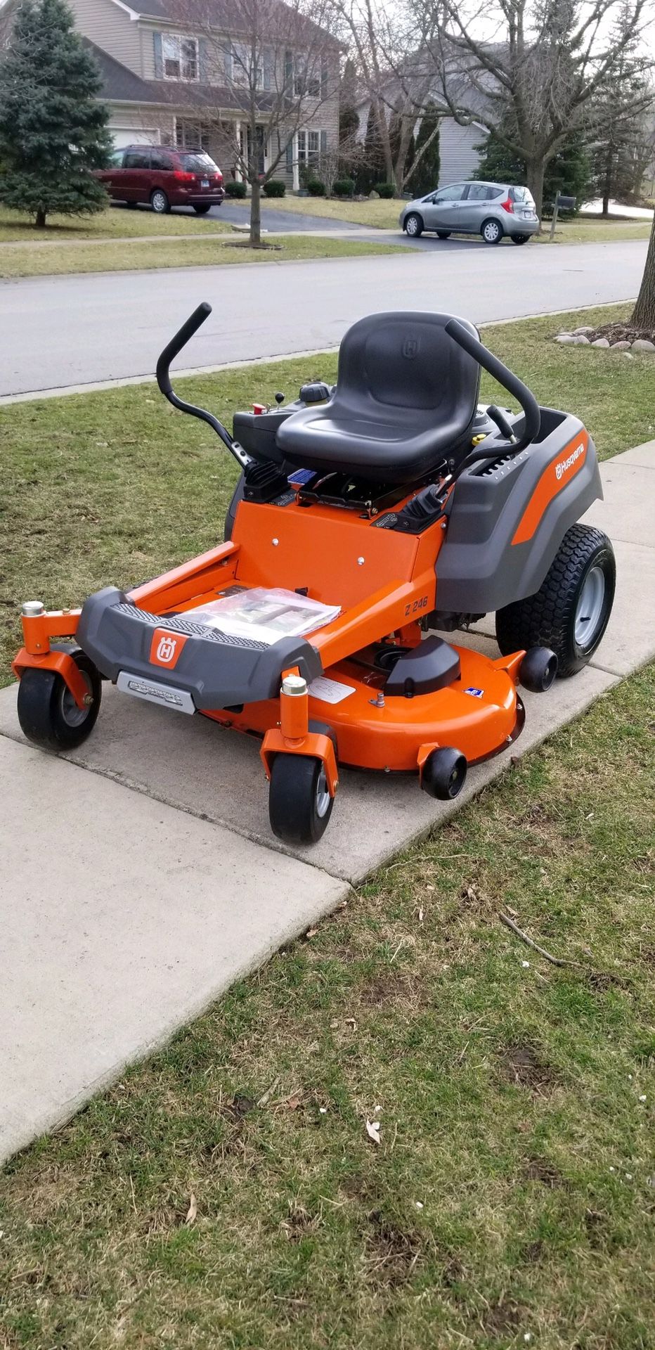 Husqvarna Z246 Zero turn mower. 46" Deck 23 HP Briggs Engine 7.6 Hours