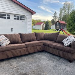 Raymour & Flanigan Sectional With Pull Out Bed 