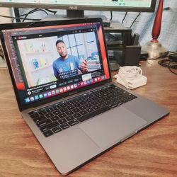 MacBook Pro Laptop, Touchbar, 17