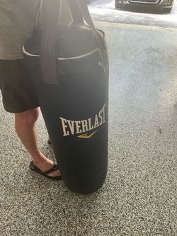 Punching/boxing heavy bag
