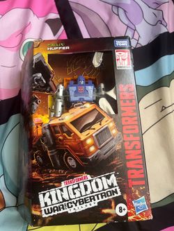 Hasbro Transformers War for Cybertron Trilogy Huffer Transforming WFC-K16