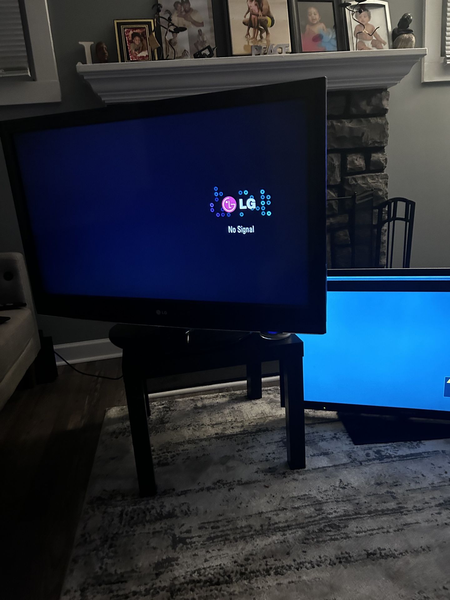 2 TVs
