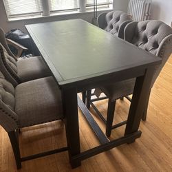 Dining Room Table w/ 4 Chairs