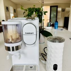 Cuisinart Single-Serve Coffee Maker + Kigozolo Milk Frother (Local Pickup)