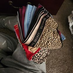 5 VICTORIA SECRET Bikini MIX AMD MATCH ....10PRS $35 .....And  5 Boyshort SZ MED AND LARGE (**NEW**)