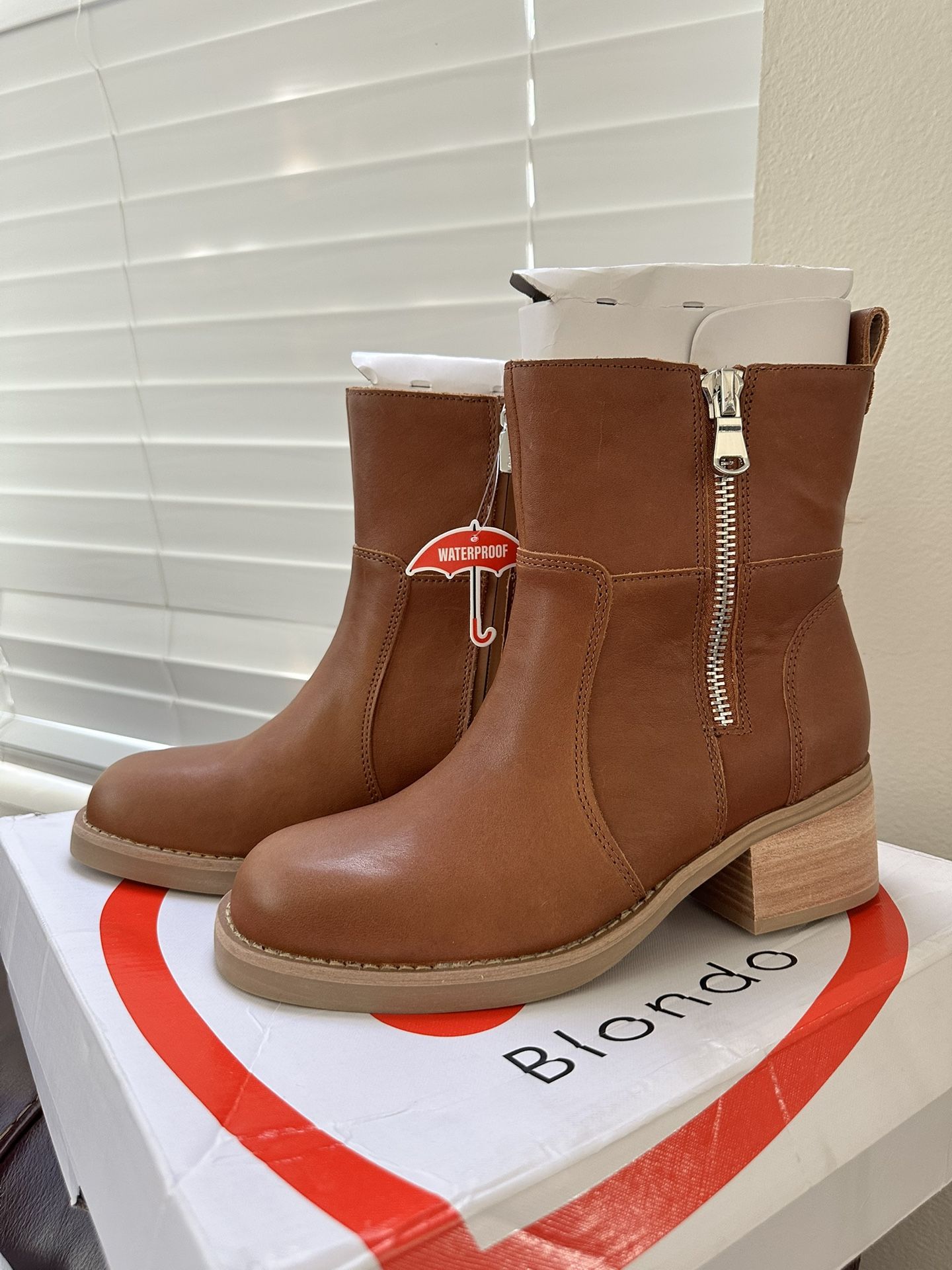 Boots Size 8 Woman