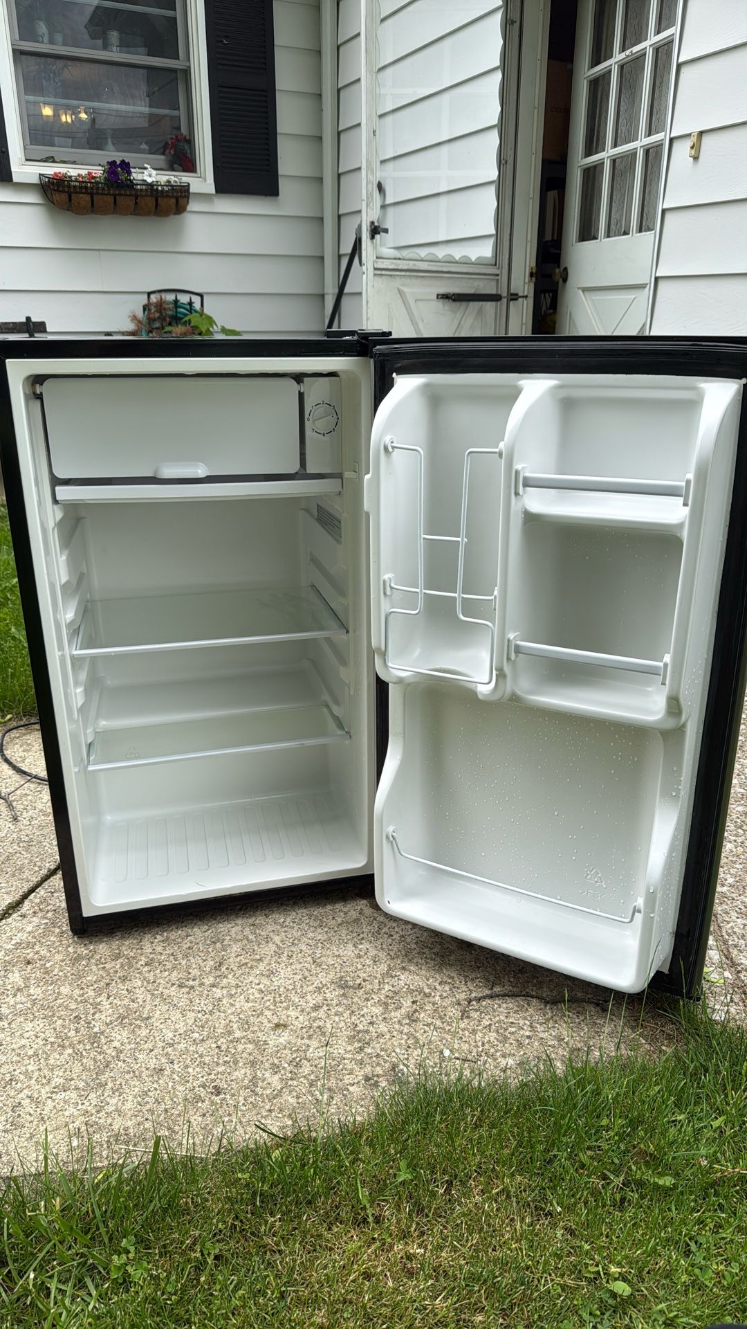 Magic Chef Mini Fridge