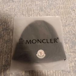 Moncler Beanie (Black)