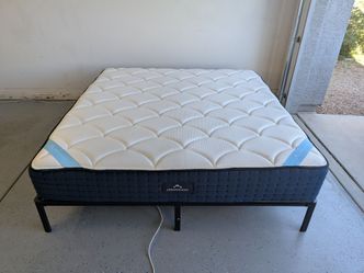 King Dreamcloud Premier Hybrid Mattress - Like New