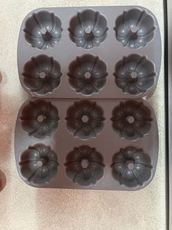 Wilton mini-Bundt cake pans