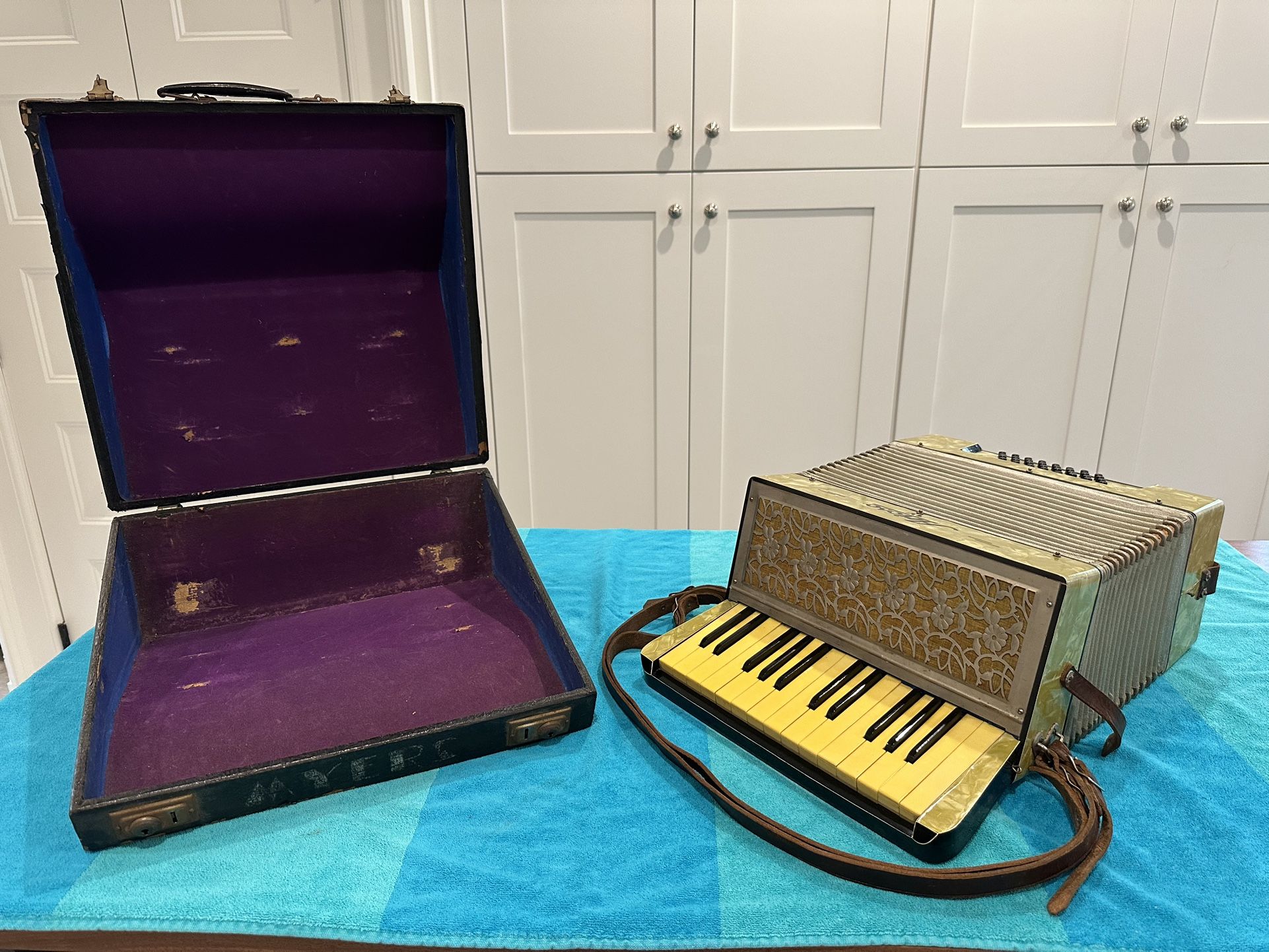 Vintage Stahlstimmen Ariosto IV Accordion