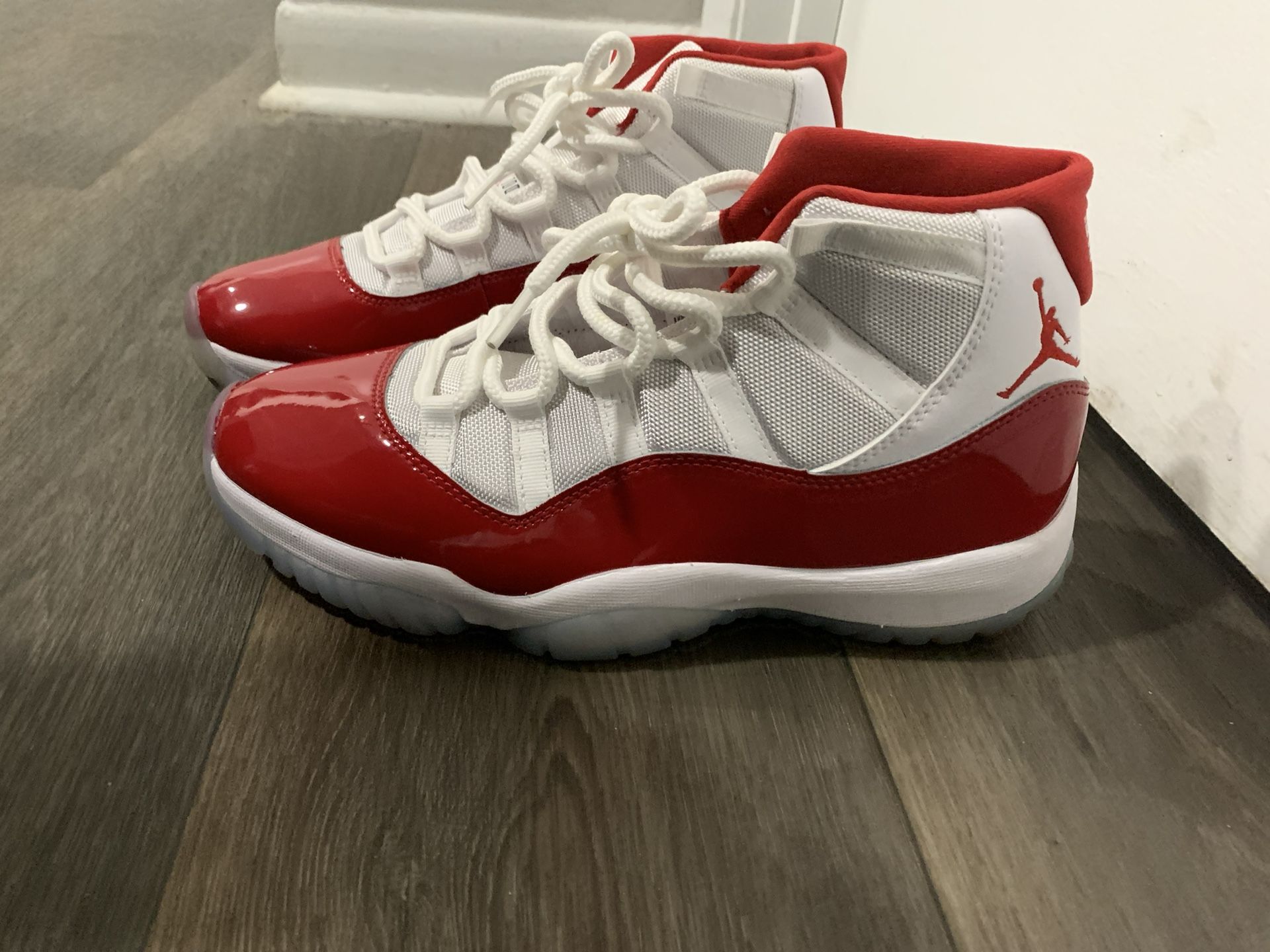 Jordan 11 (cherry Red)