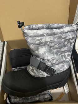 Kids Snow Boots size 7/ Botas de Nieve para niños