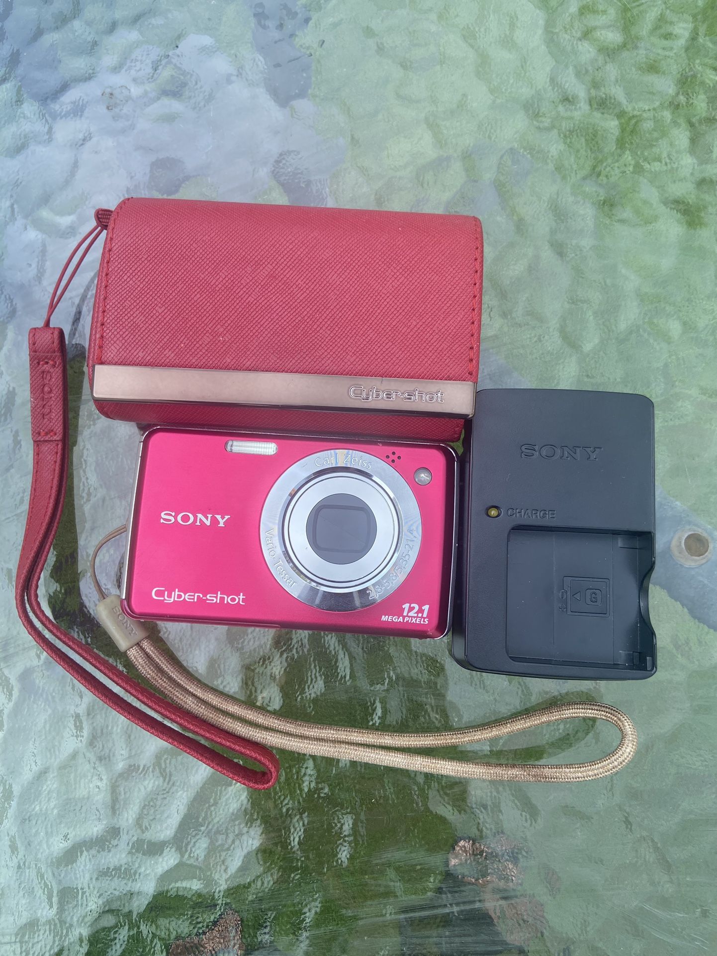 SONY Cybershot (DSC-W230) 12.1MP Digital Camera ~ 4X Optical Zoom , RARE