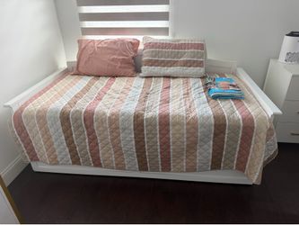 Trundle bed with mattress