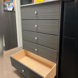 Dresser/ Five drawers dresser
