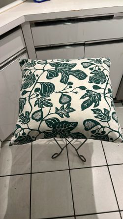 4 IKEA Zippered Throw Pillow Cases 