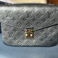 Louis Vuitton Black Pochette Métis handbag