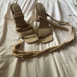 2 Sets Of Heels For 20$