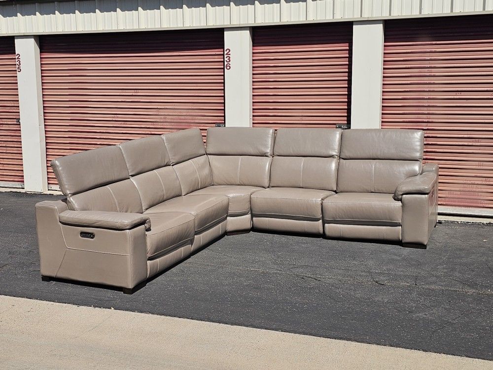 Leather Sectional w/ Power Recliners - Like-New