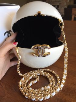 Ultra Rare Chanel Cc 2016 Runway Chain Pearl Bag Limited Edition Vip Gift  For Sale In Mesa, Az - Offerup