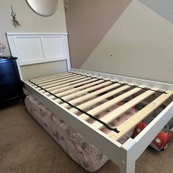 TWIN SIZE BED (LIKE NEW)