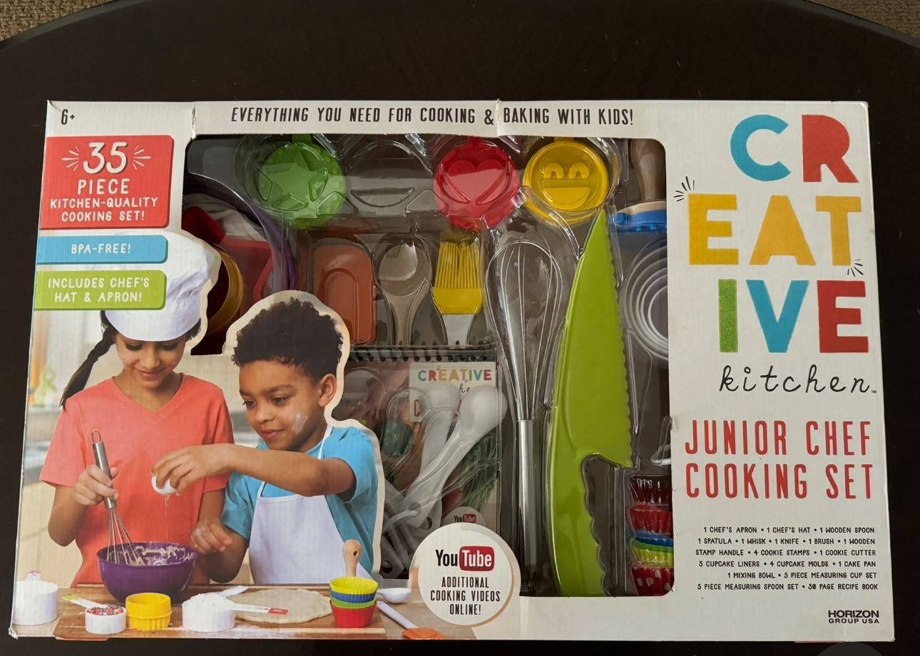 The CrEATive Kitchen Junior chef cooking set 