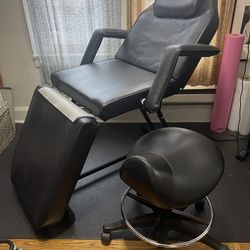 PMU/Spa/Tattoo Chair with Saddle Stool