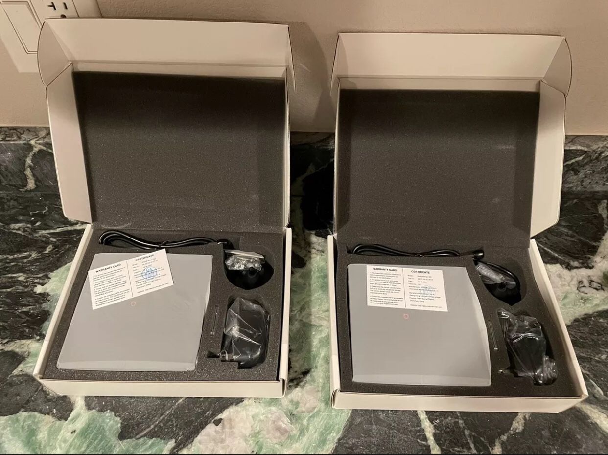 Bobcat Miner 300 Helium Hotspot for HNT in hand