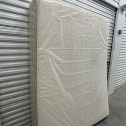 Queen Tempurpedic  Mattress Set