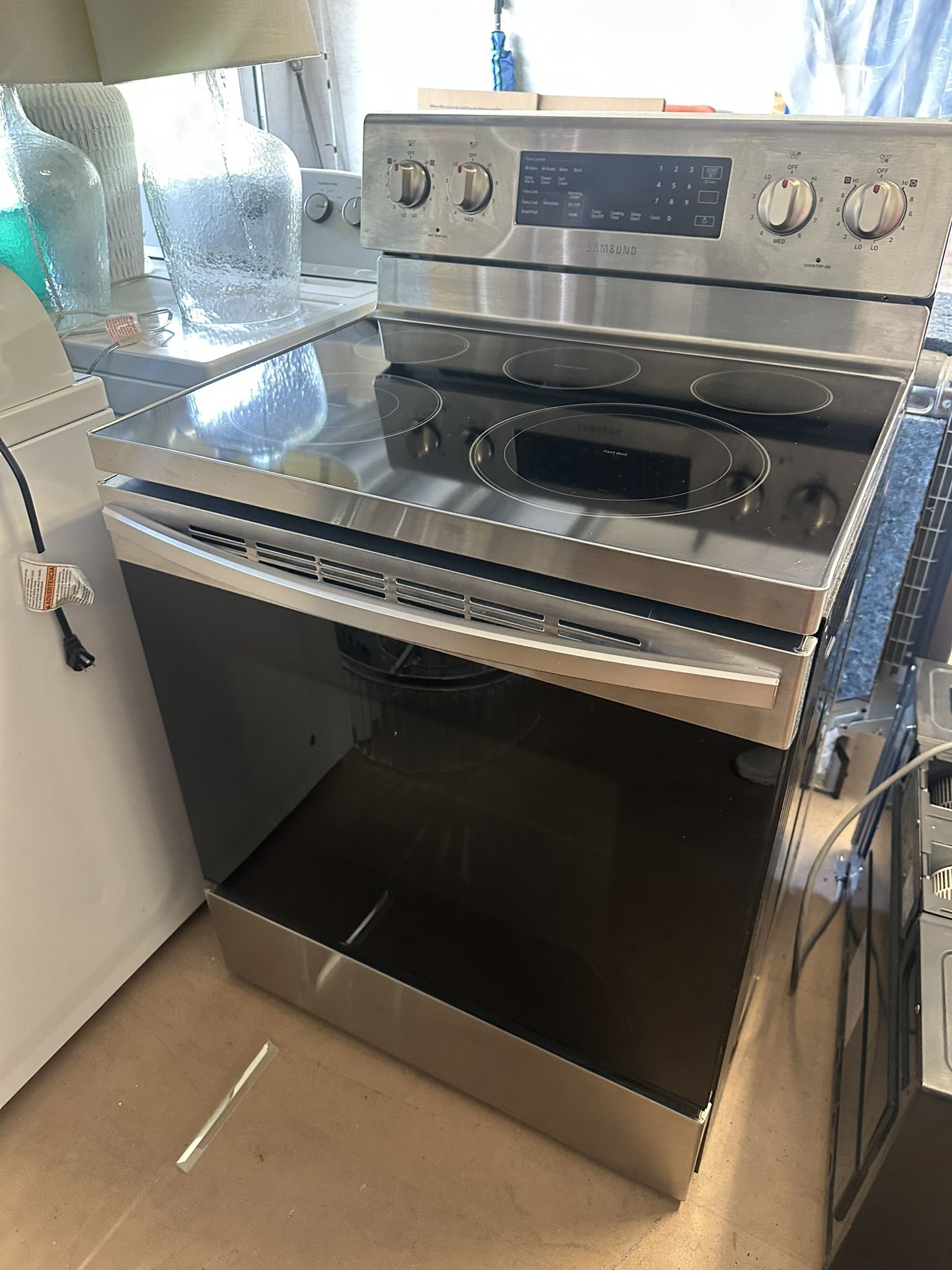 Samsung Electric Range Oven - Excellent Condition