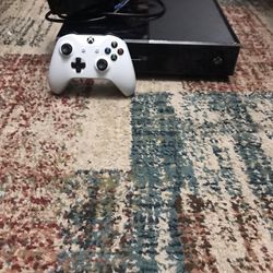 Xbox One With Xbox One Controller,white And Has A Power Cable