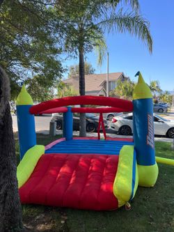 Kids bounce house/ Jumper