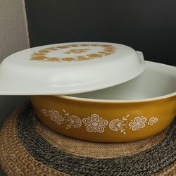 Vintage Pyrex Butterfly Gold Covered Casserole - 2 1/2 Quart Pyrex Covered Casserole Dish - Mid C