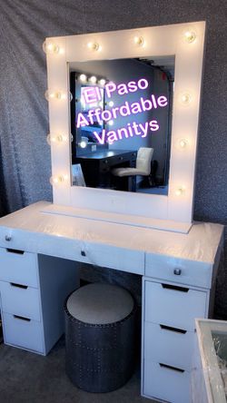 Makeup vanity with a white glitter mirror!✨