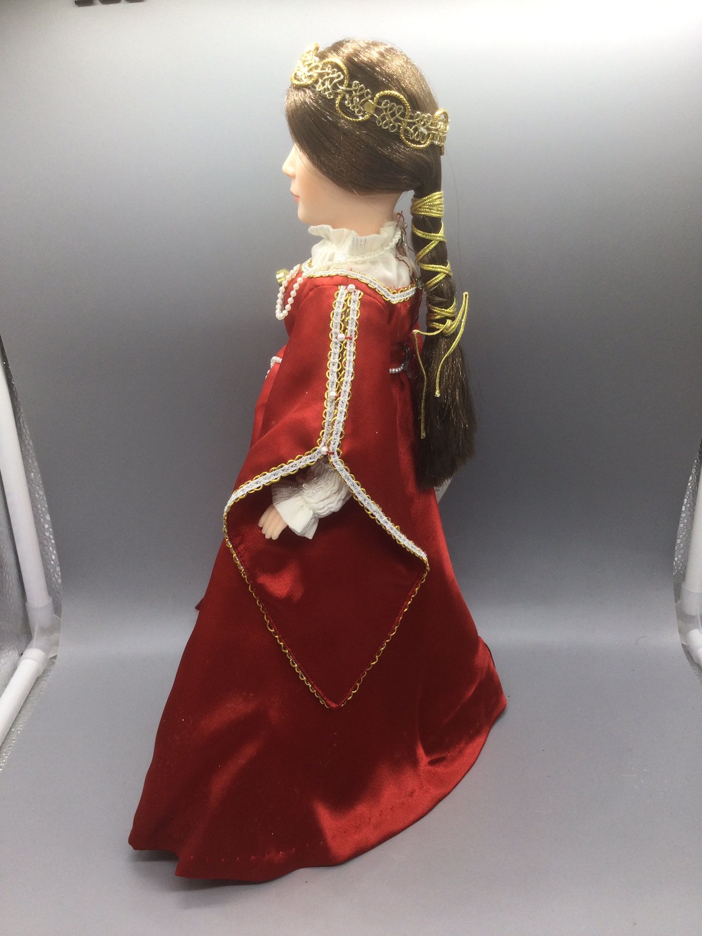EFFANBEE THE NEW WORLD COLLECTION QUEEN ISABELLA DOLL RETIRED Renaissance Dress. Condition is "Used, it has some small spots on the dress". 15 inch