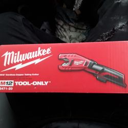 Milwaukee M12 Cordless Copper Tube Cutter