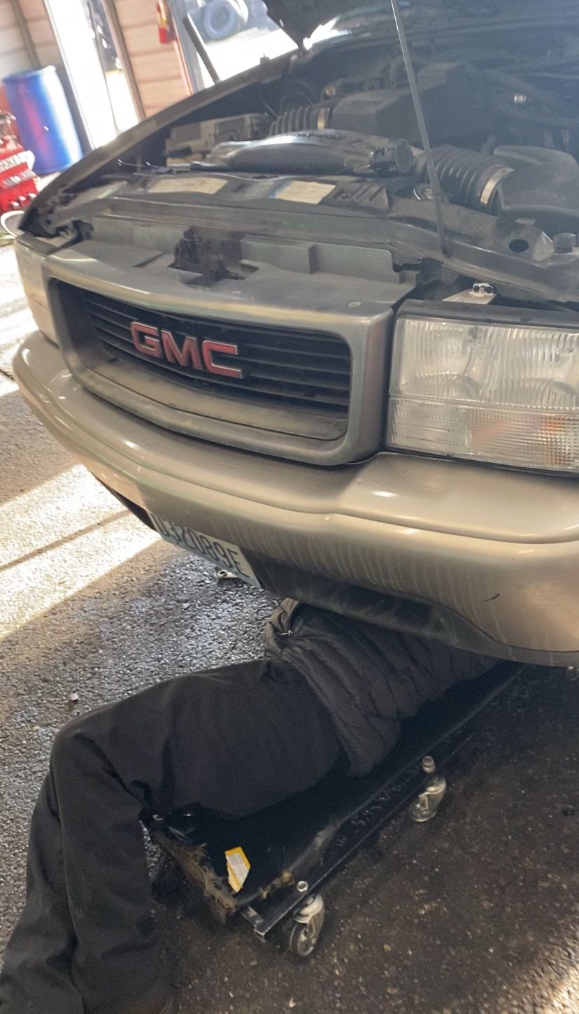 OIL CHANGES, BRAKE SERVICE, TIRE REPAIR