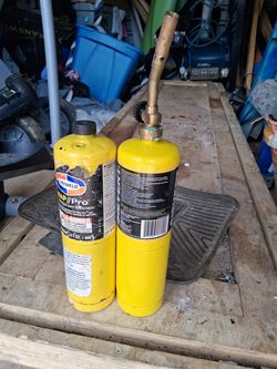 Bottles of gas and tip